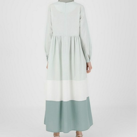 Crew neck unlined modest dress - Picture 3 of 5